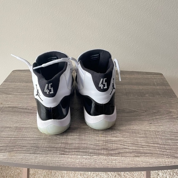 Jordan 11 Retro Concord (2018) - Picture 4 of 6